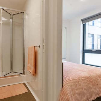 Premium En Suite - Image 6